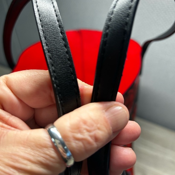 NWOT VICTORIAS SECRET TOTE 🌹 - Picture 4 of 6